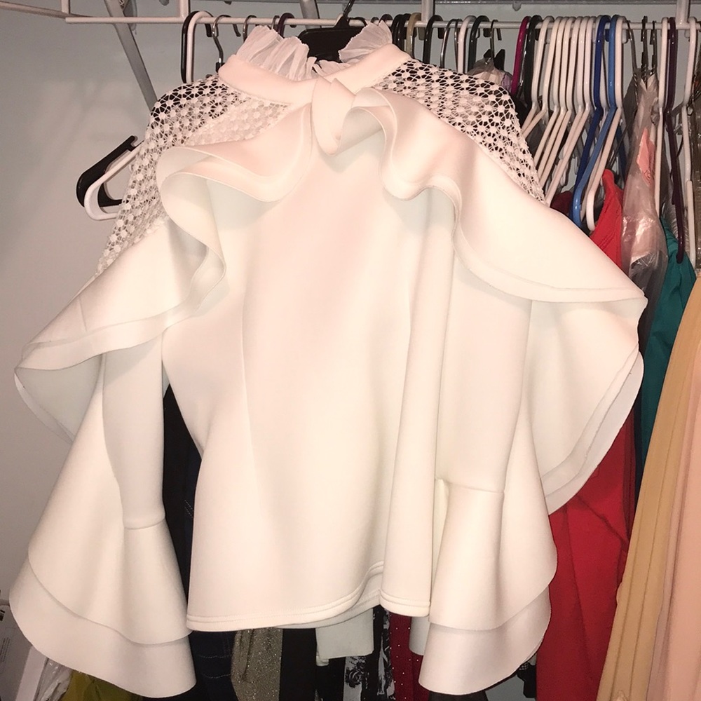 Oversized Lace and Ruffles blouse - Picture 5 of 7